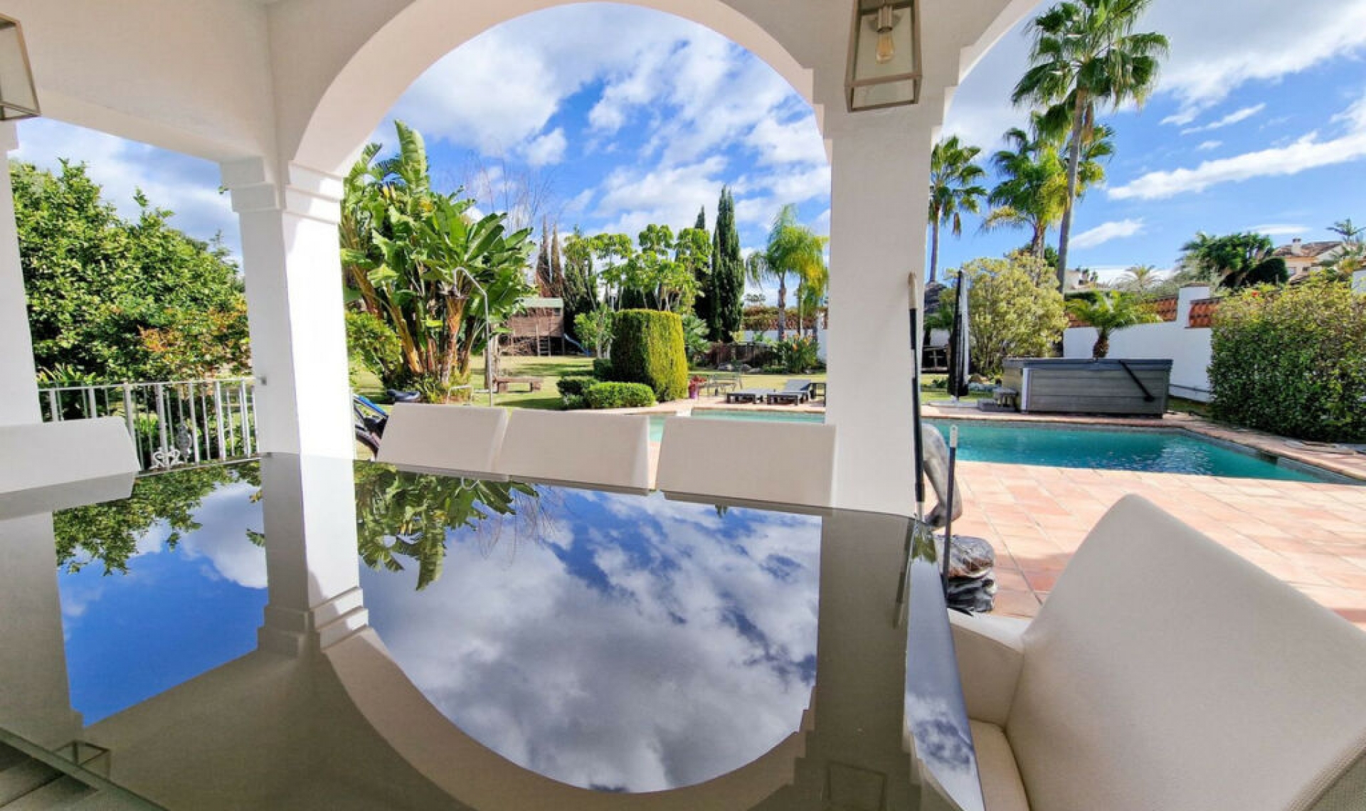 Resale - House -
El Paraiso