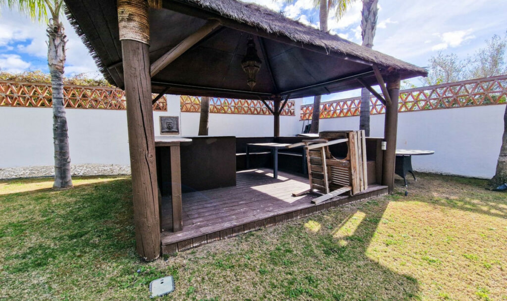 Resale - House -
El Paraiso