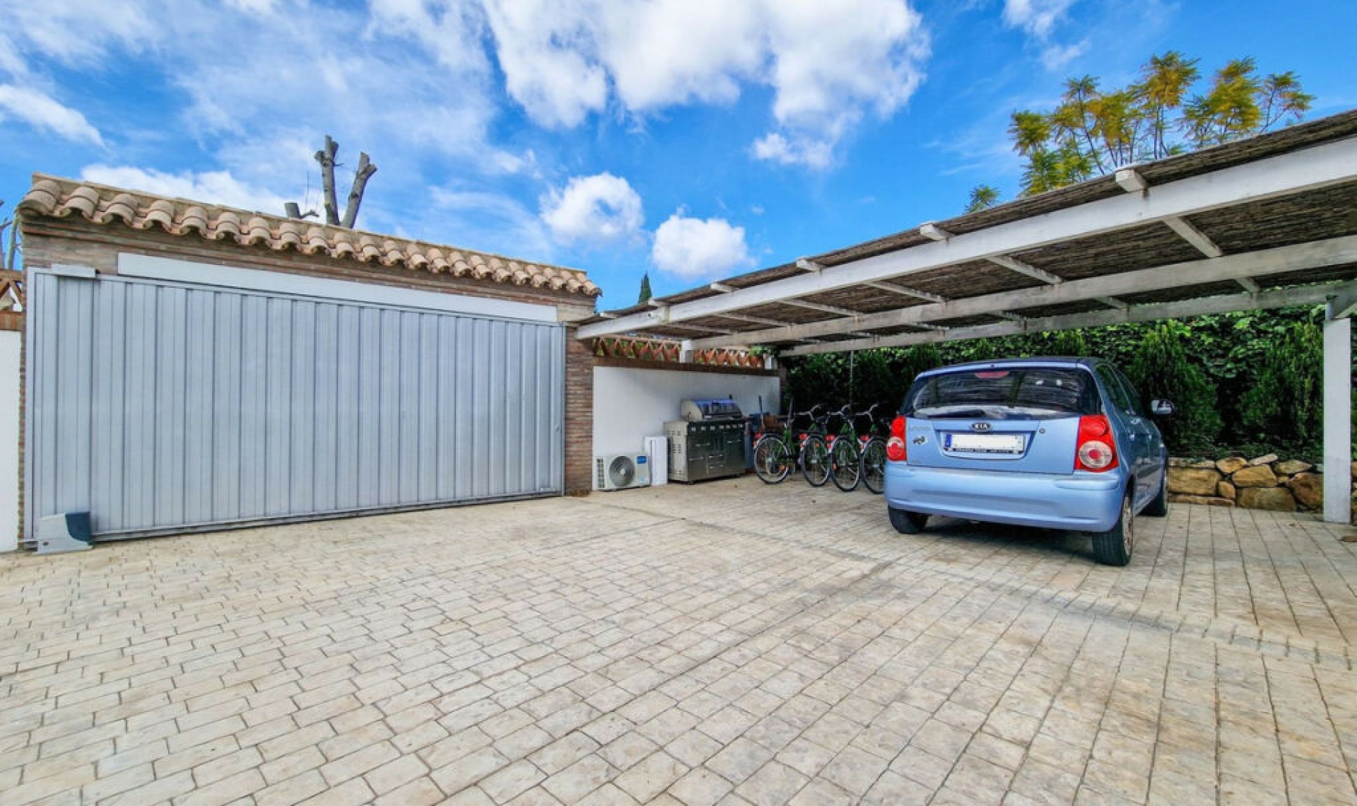 Resale - House -
El Paraiso