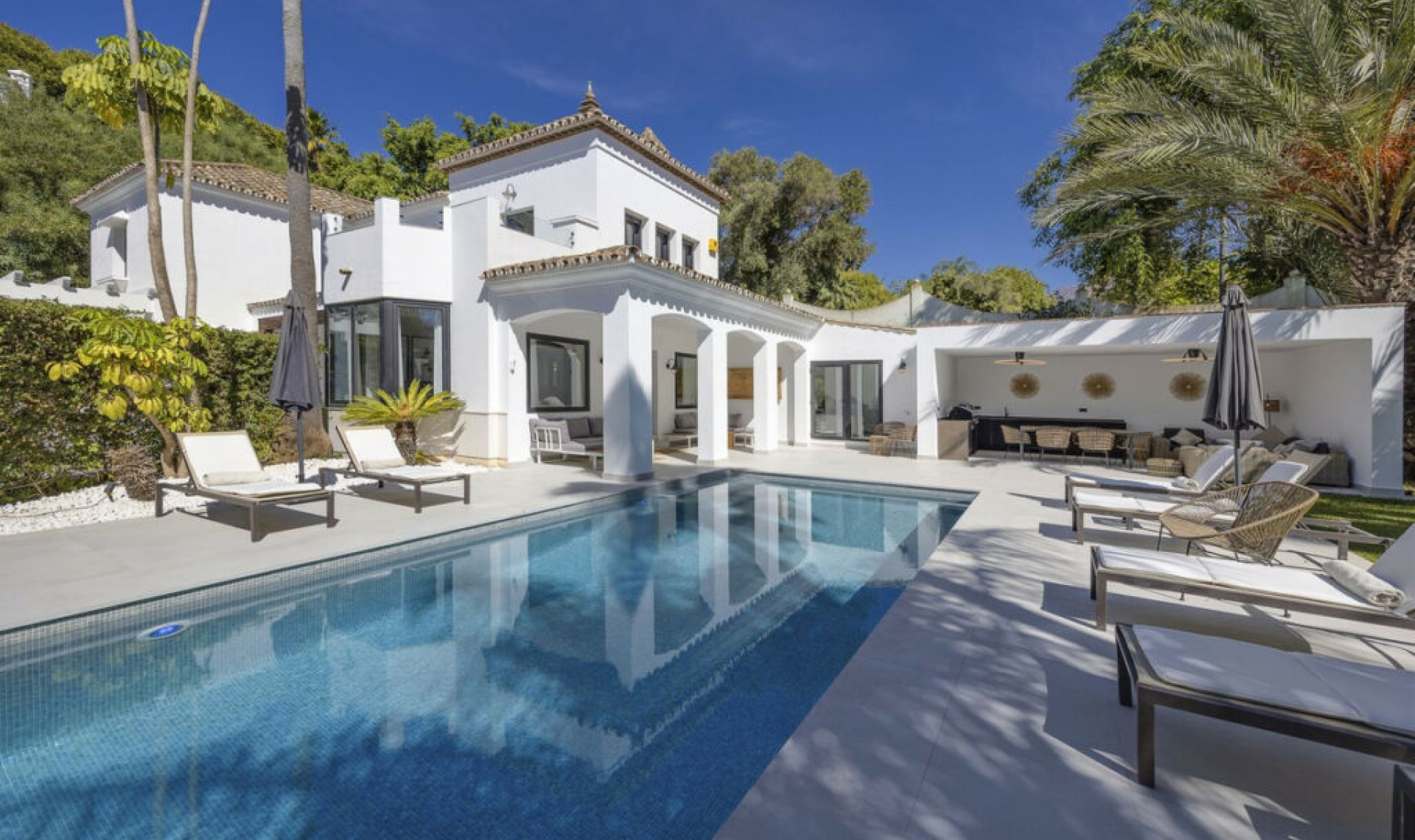 Resale - House -
El Paraiso