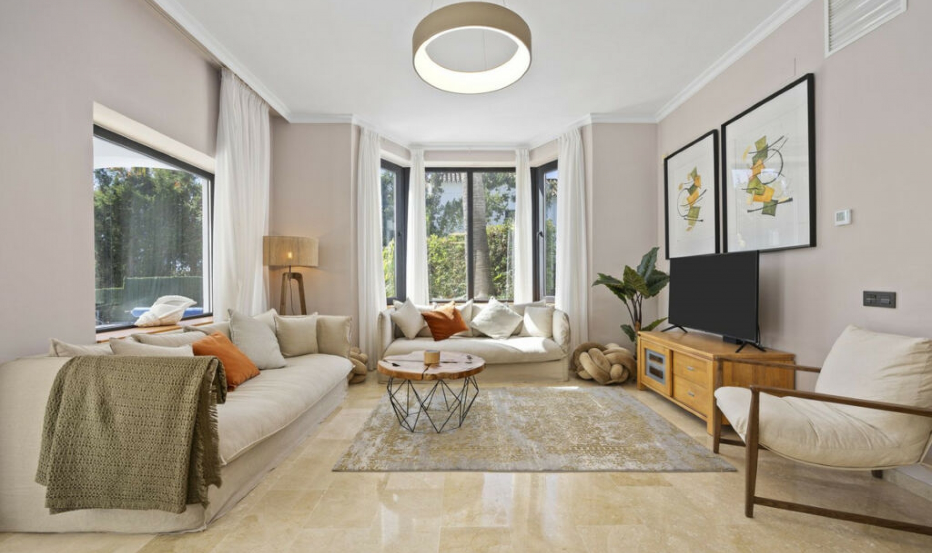 Resale - House -
El Paraiso