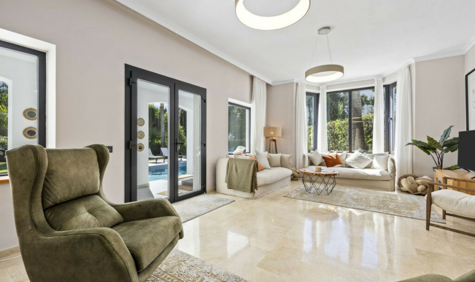 Resale - House -
El Paraiso