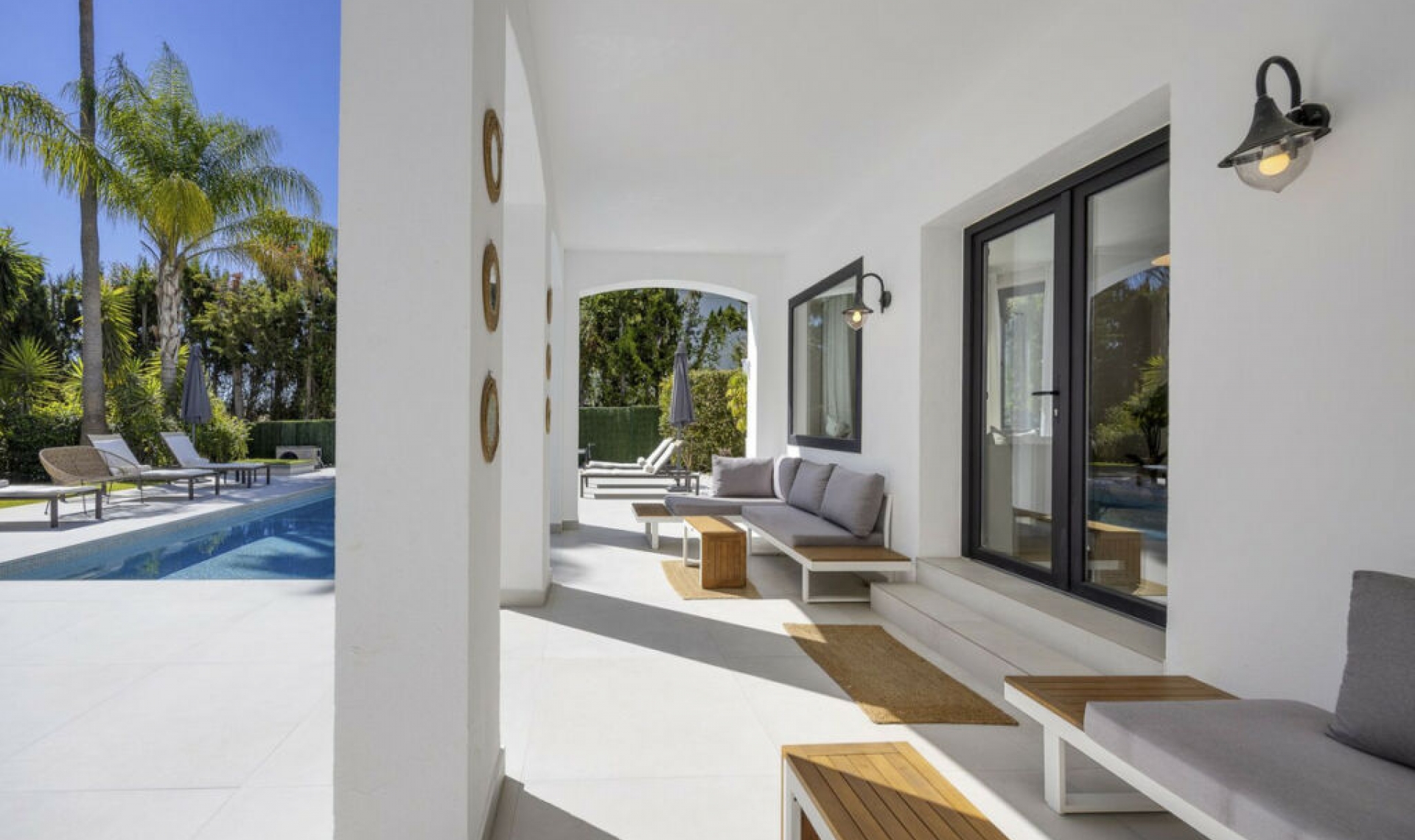 Resale - House -
El Paraiso