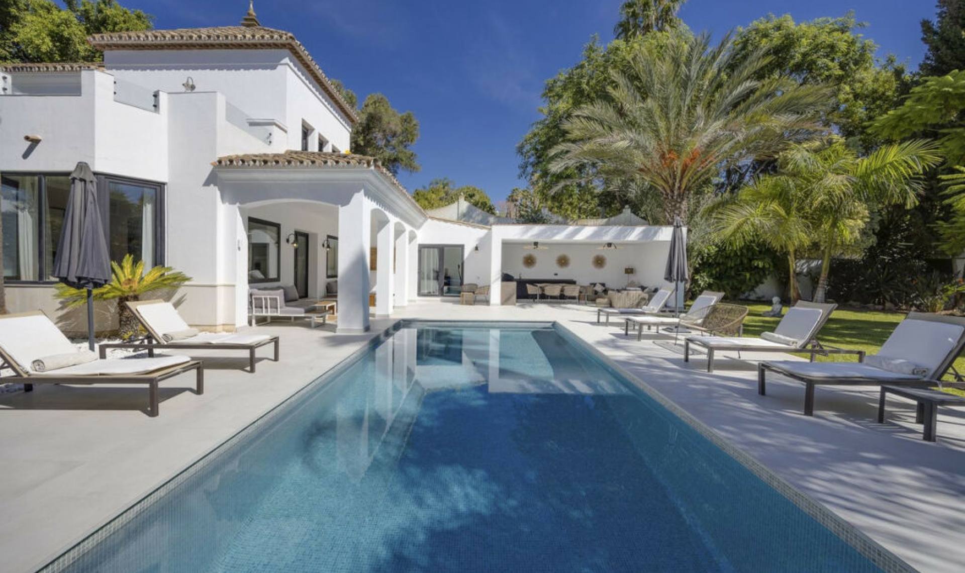 Resale - House -
El Paraiso
