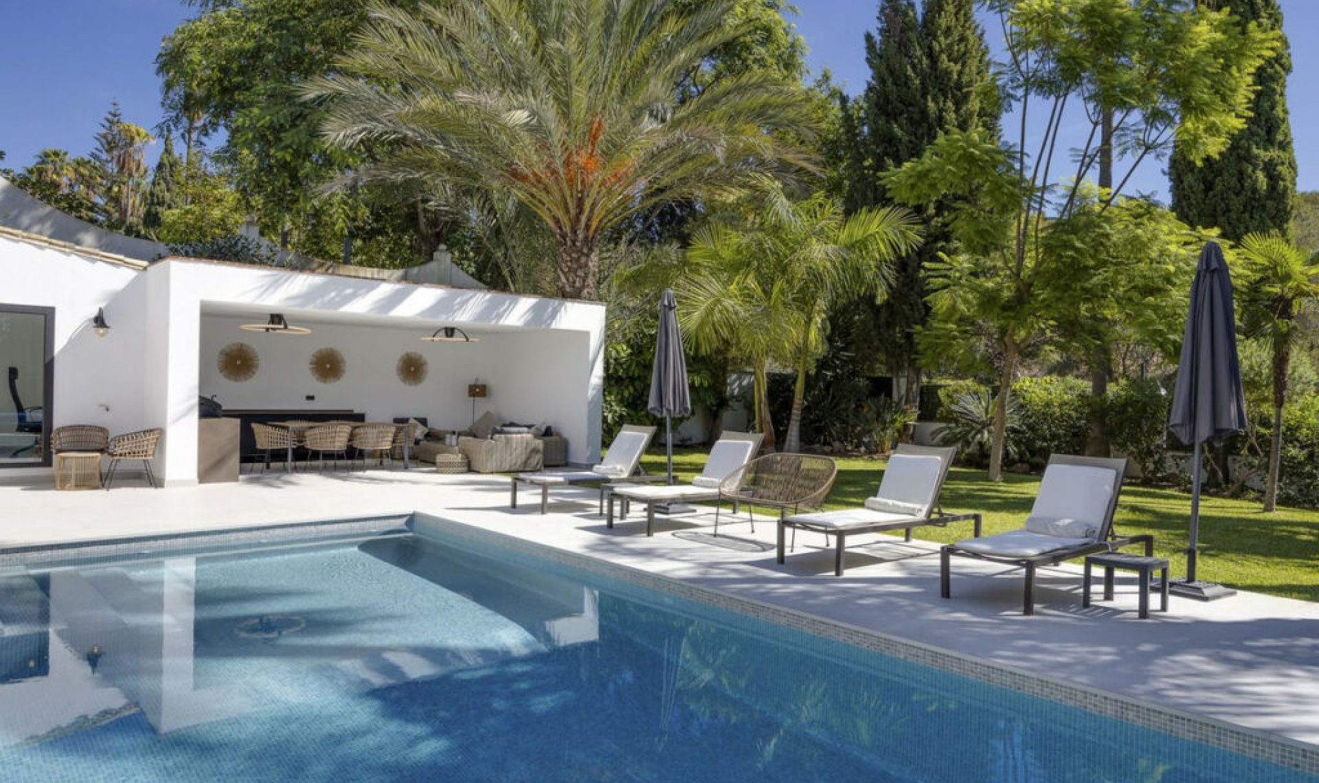 Resale - House -
El Paraiso