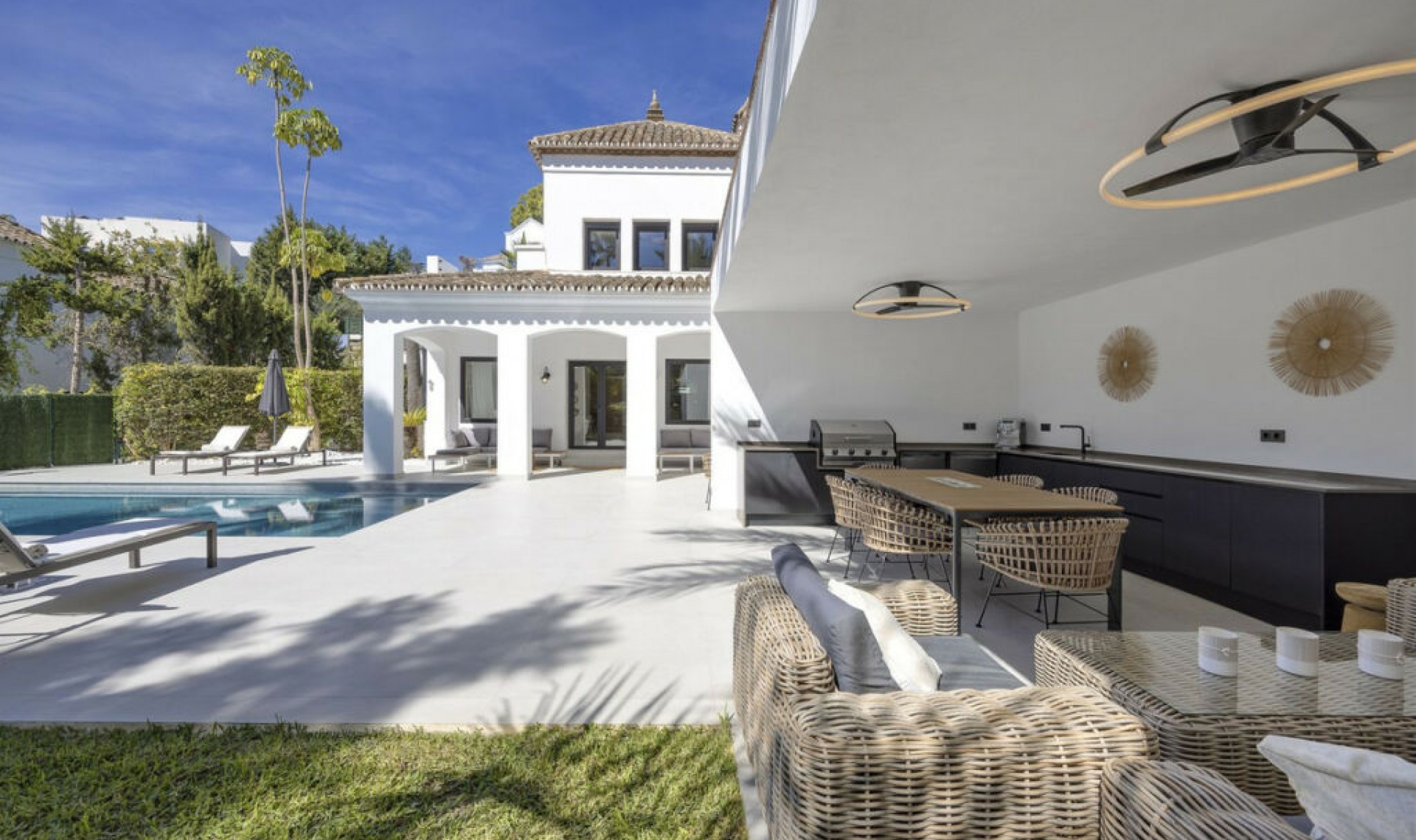 Resale - House -
El Paraiso