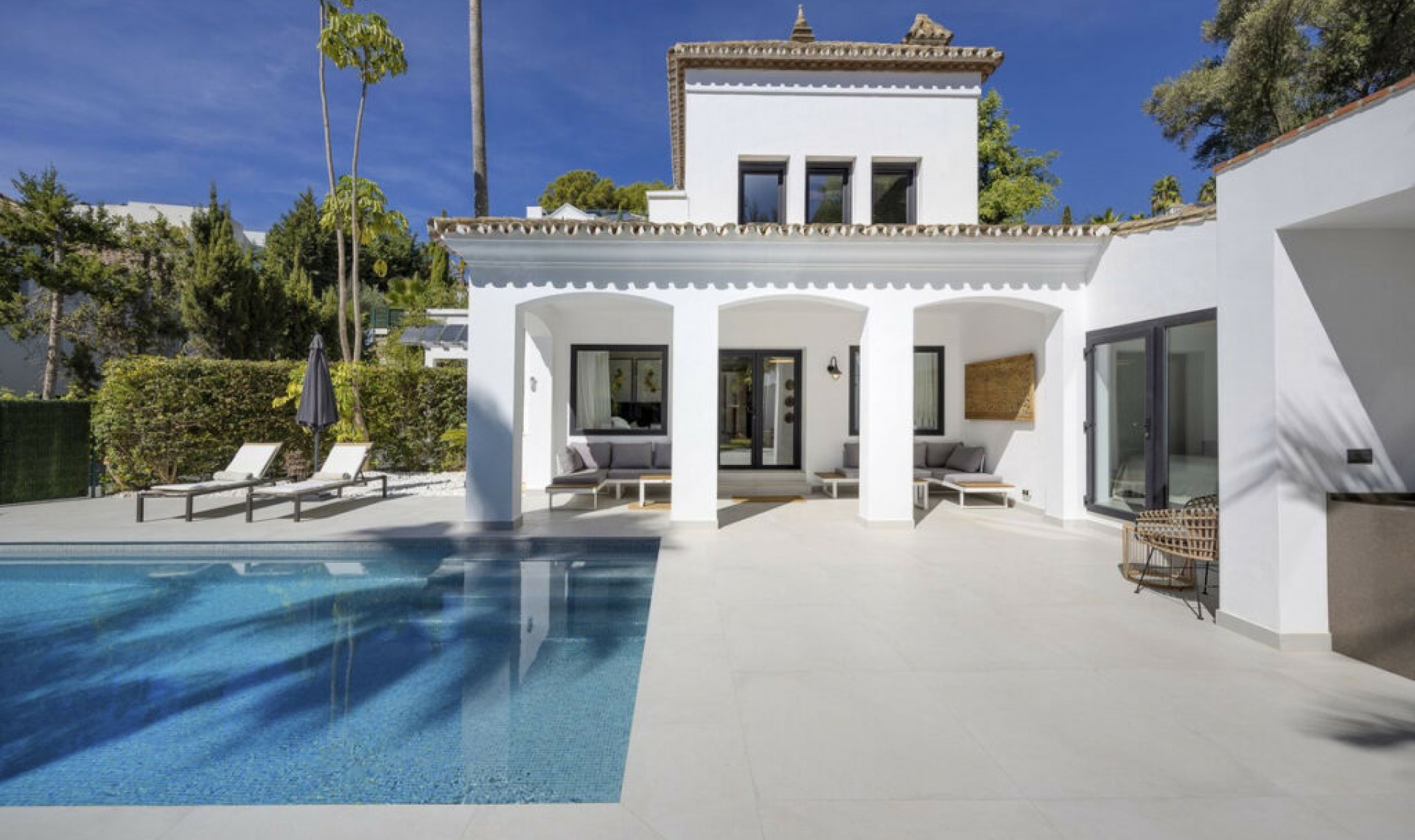 Resale - House -
El Paraiso