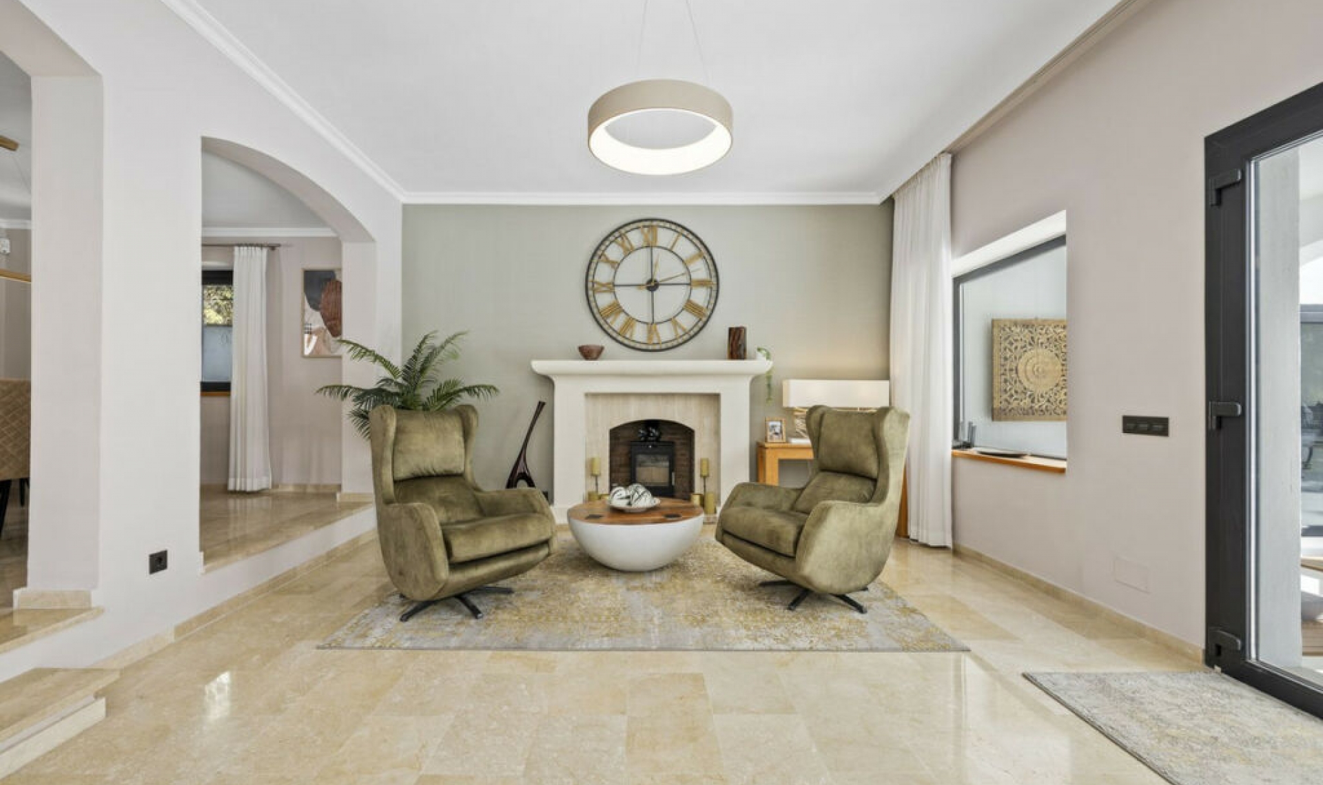 Resale - House -
El Paraiso