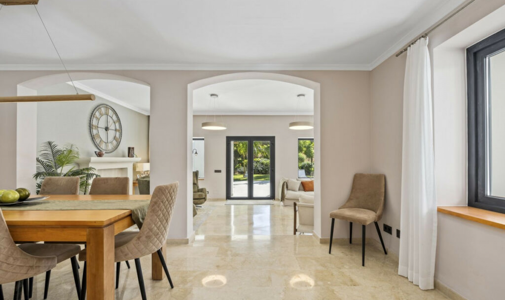Resale - House -
El Paraiso