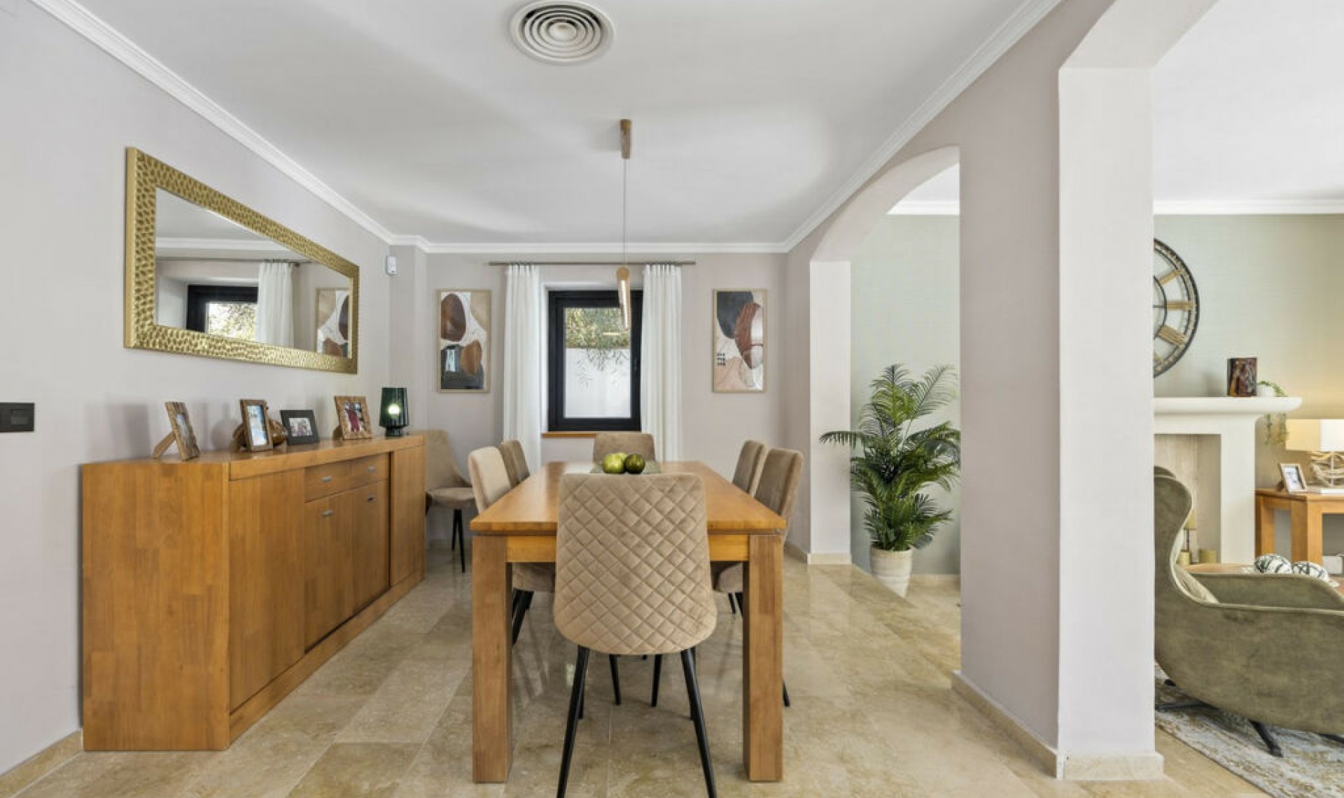 Resale - House -
El Paraiso