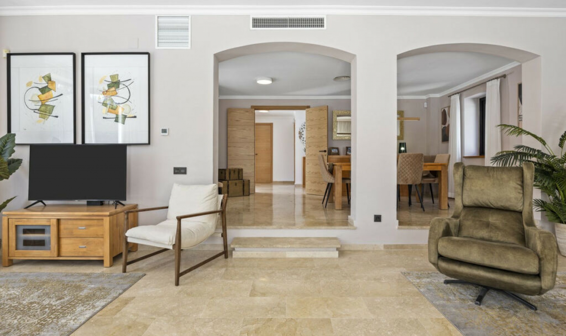 Resale - House -
El Paraiso
