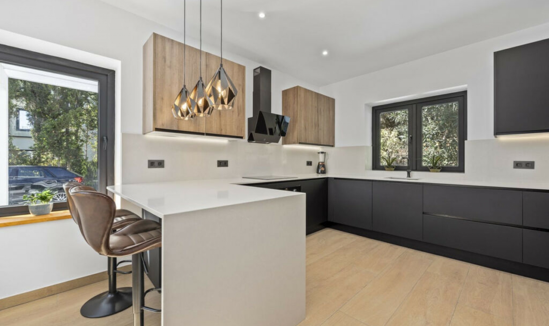 Resale - House -
El Paraiso