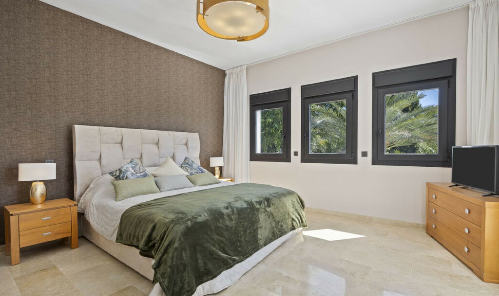 Resale - House -
El Paraiso