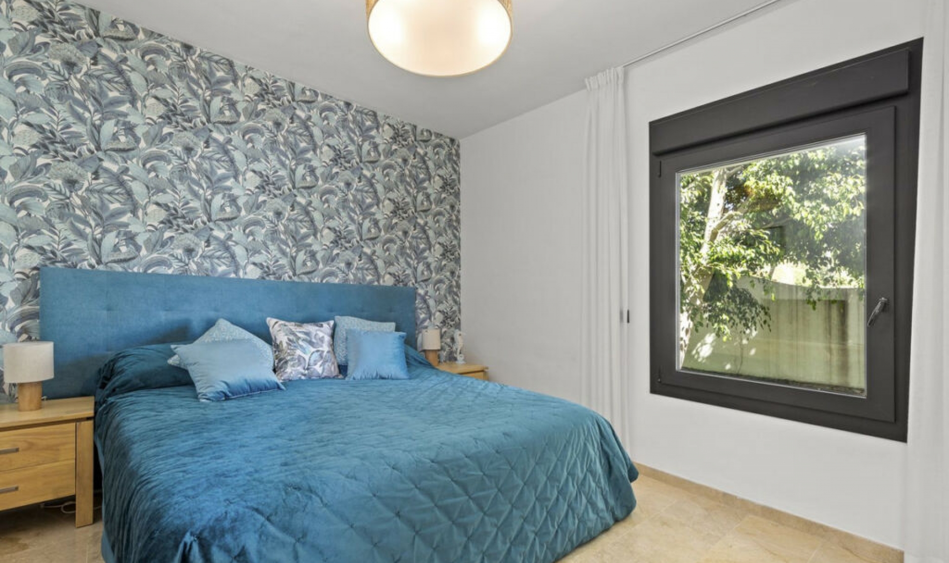 Resale - House -
El Paraiso
