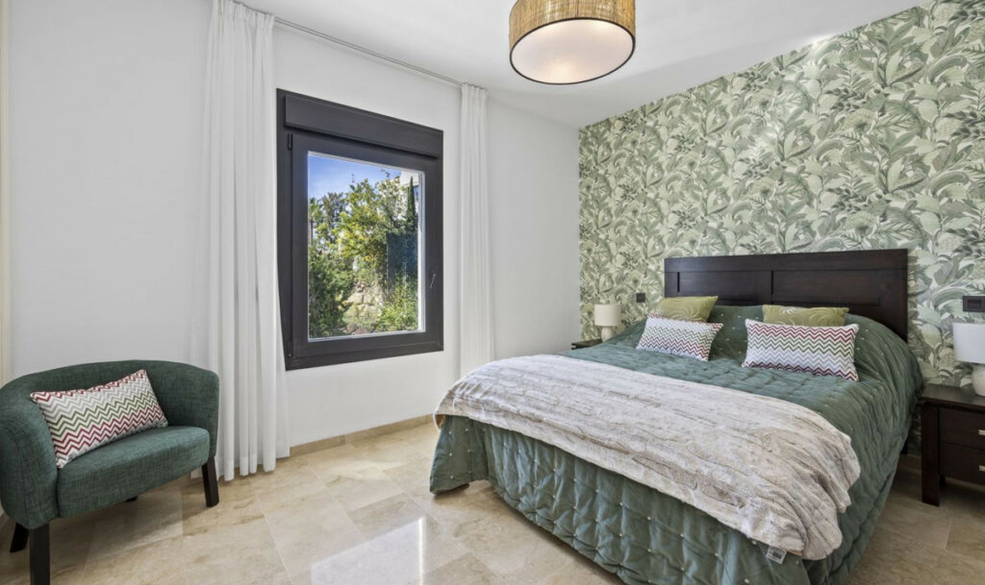 Resale - House -
El Paraiso