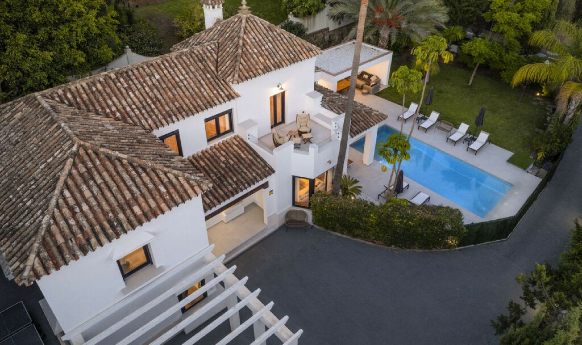 Resale - House -
El Paraiso
