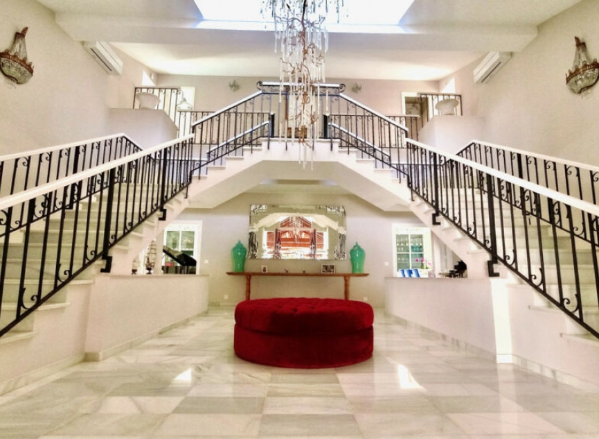 Resale - House -
El Paraiso