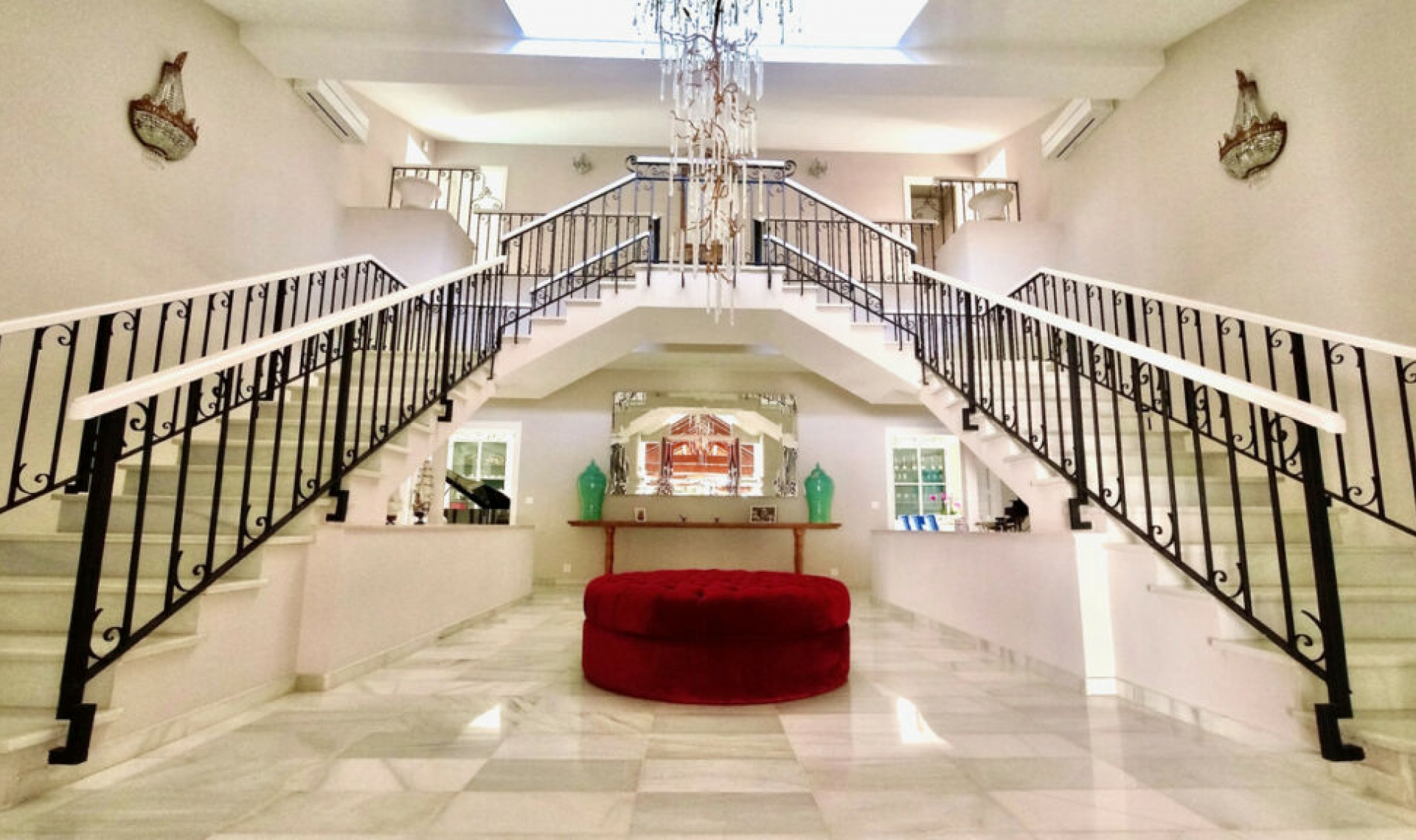 Resale - House -
El Paraiso