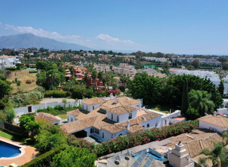 Resale - House -
El Paraiso