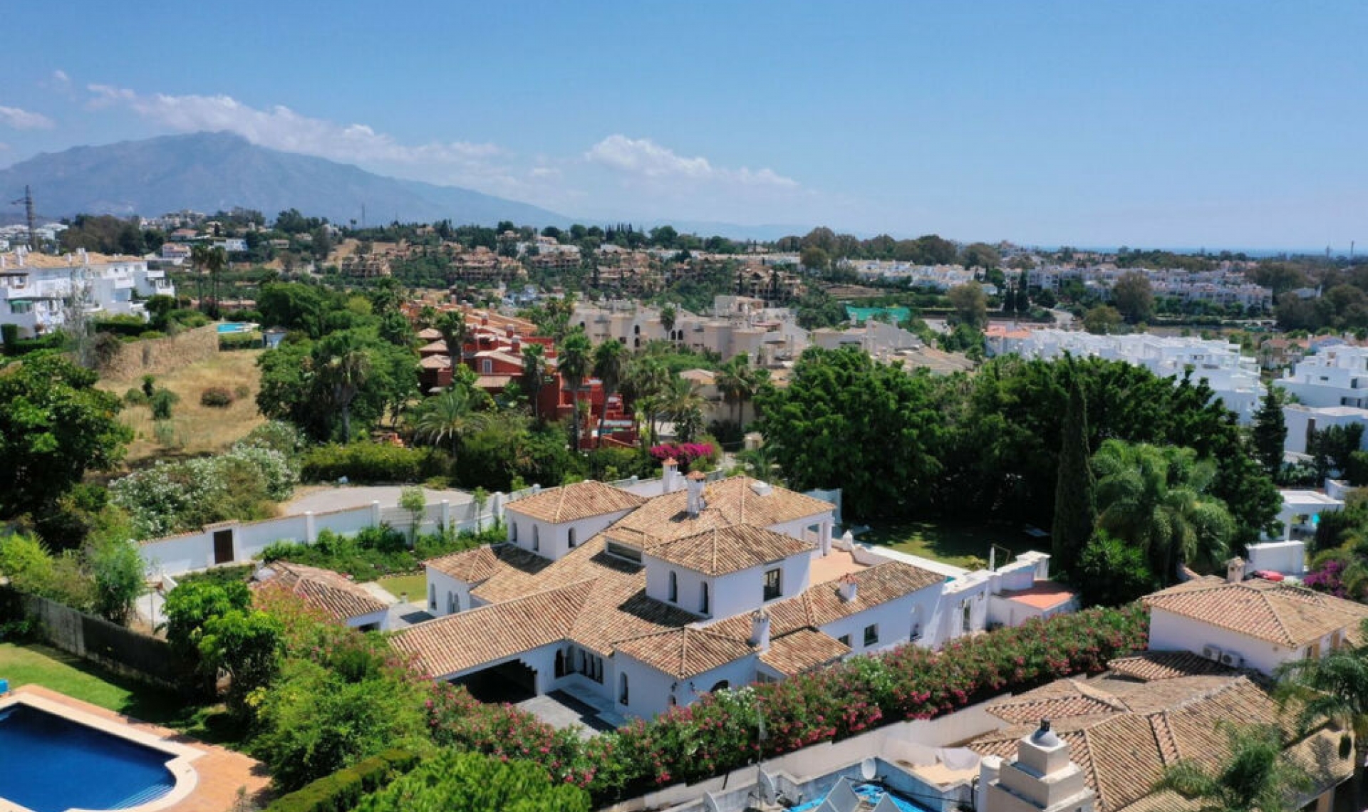 Resale - House -
El Paraiso