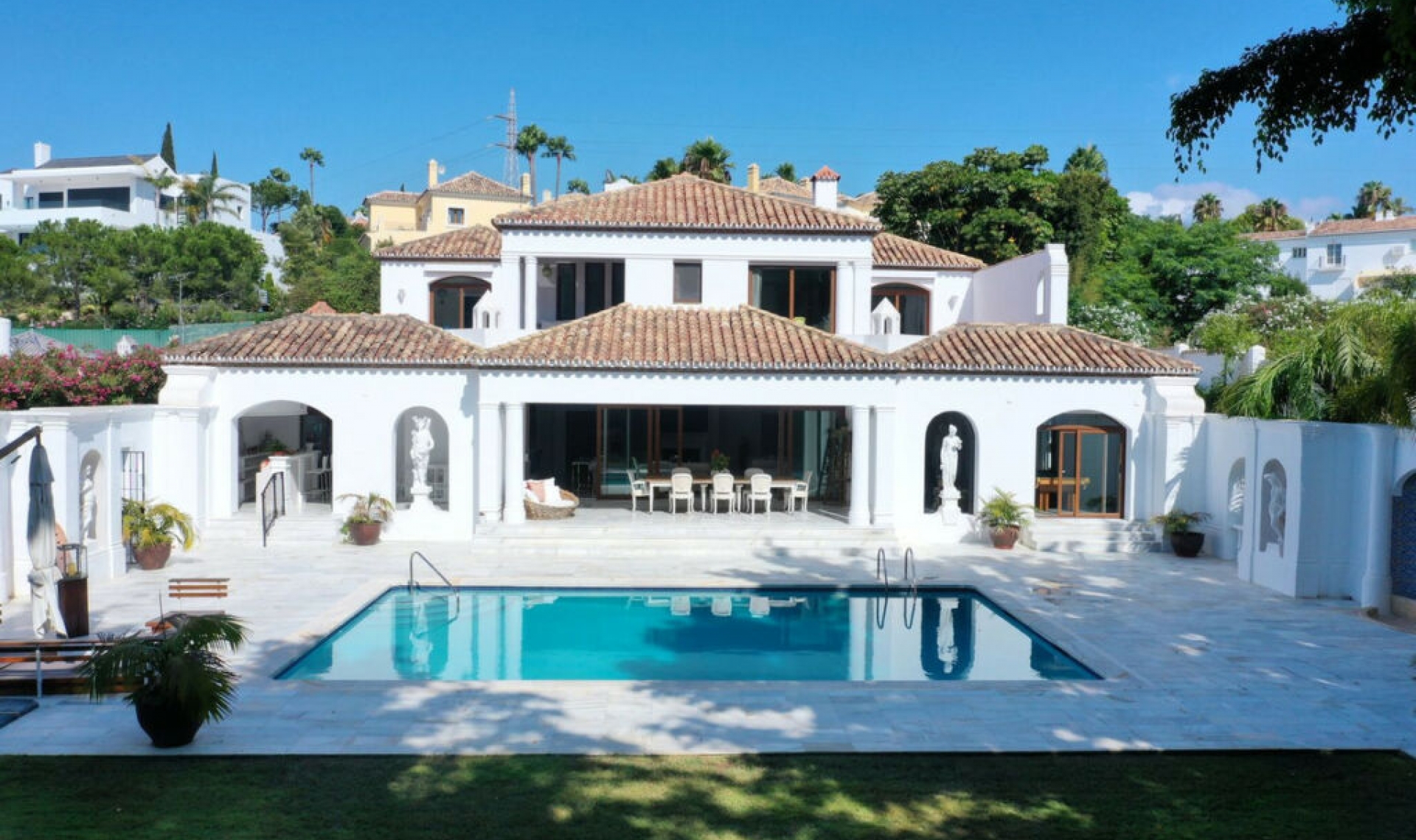 Resale - House -
El Paraiso