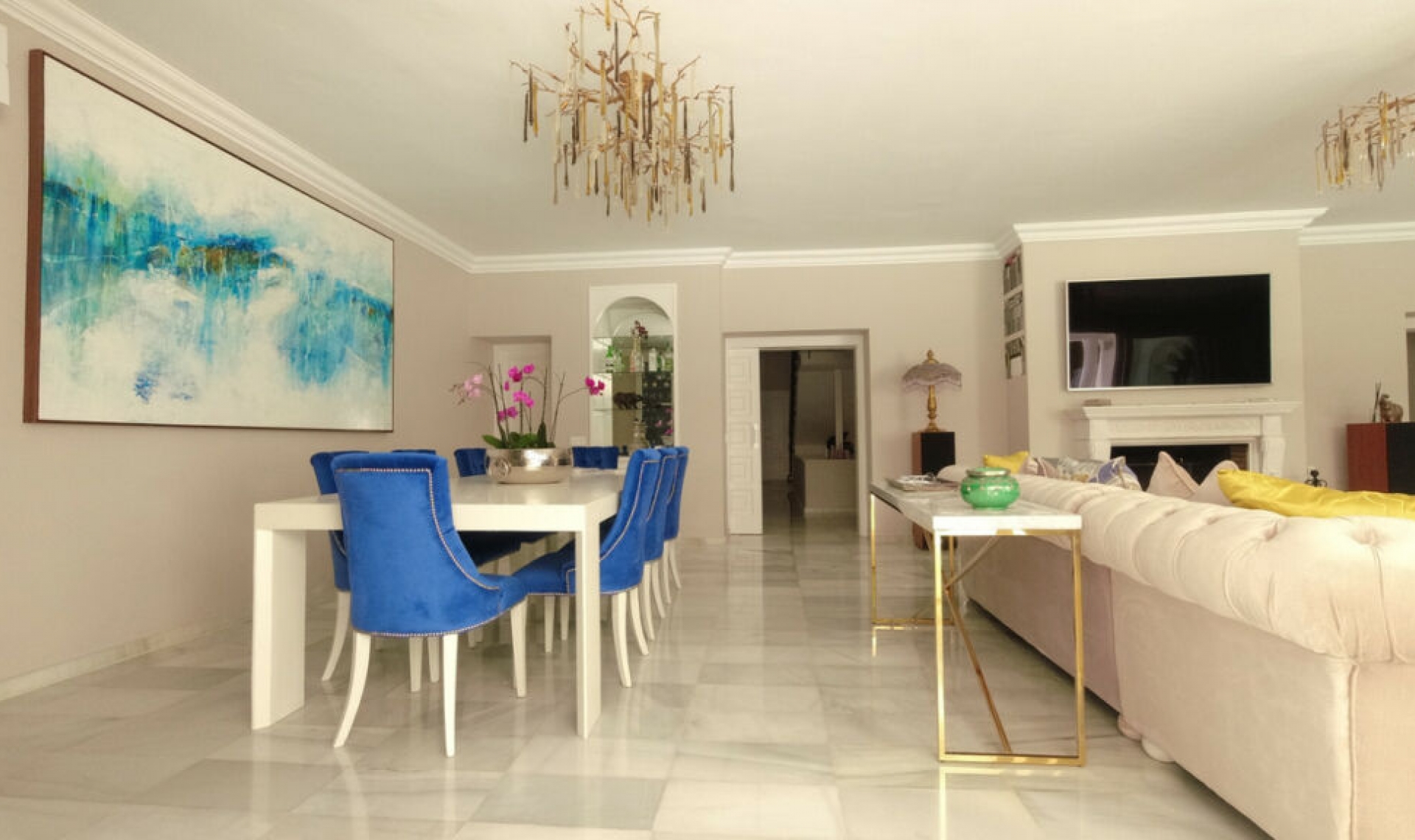 Resale - House -
El Paraiso