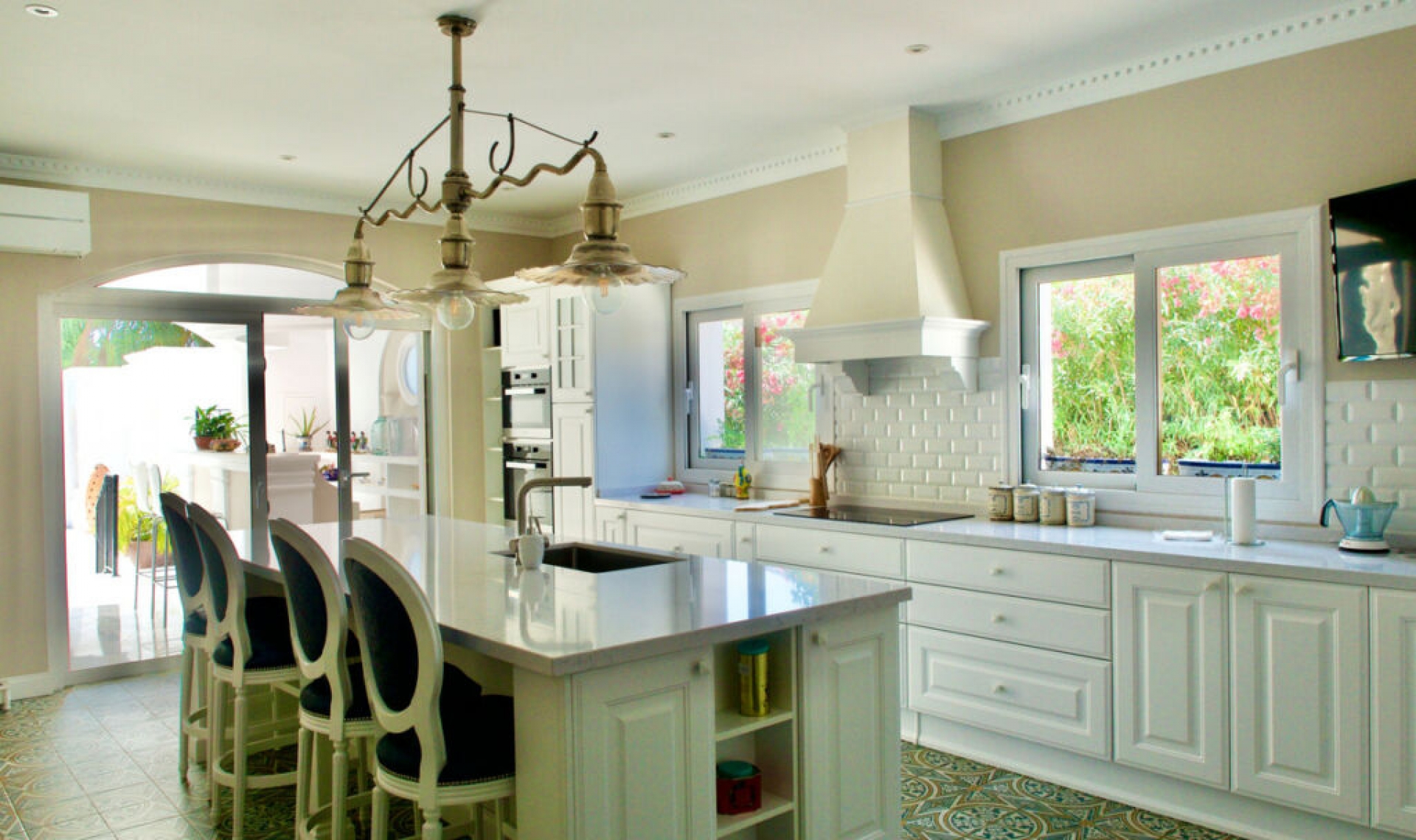 Resale - House -
El Paraiso