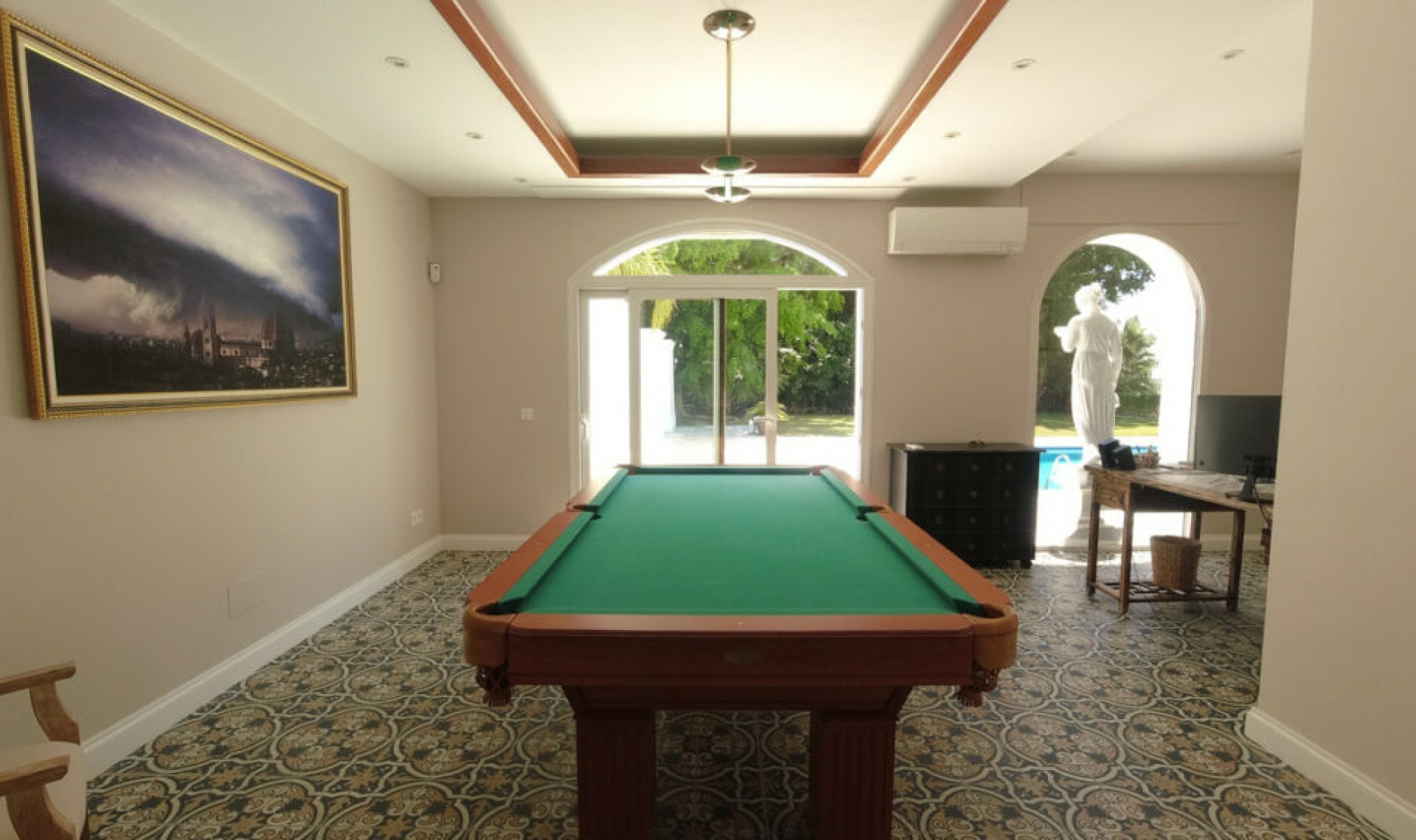 Resale - House -
El Paraiso