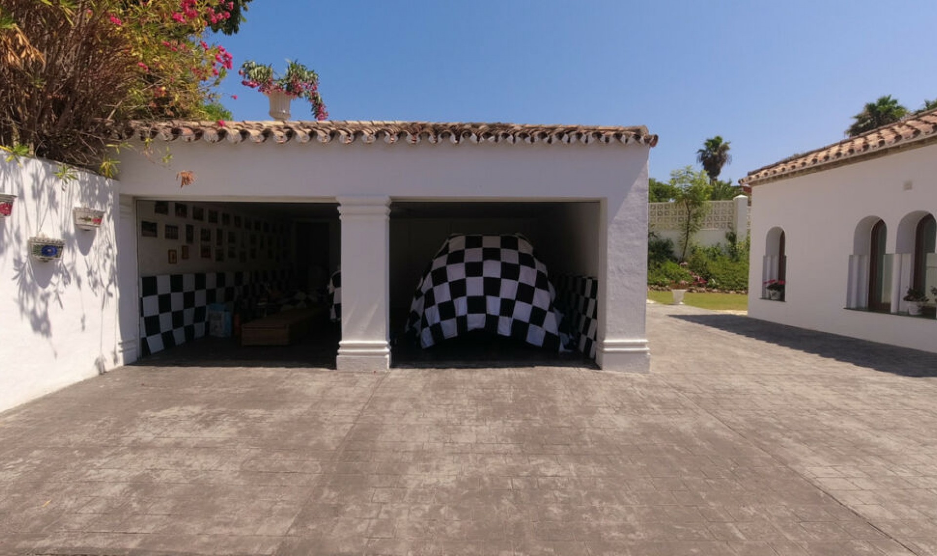 Resale - House -
El Paraiso