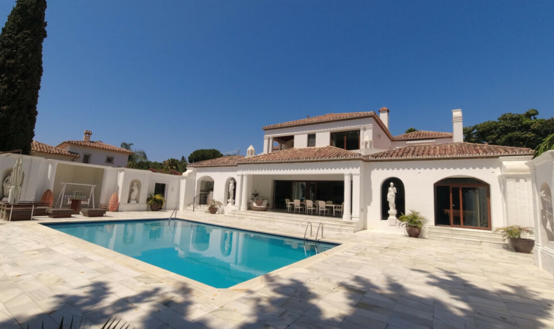 Resale - House -
El Paraiso