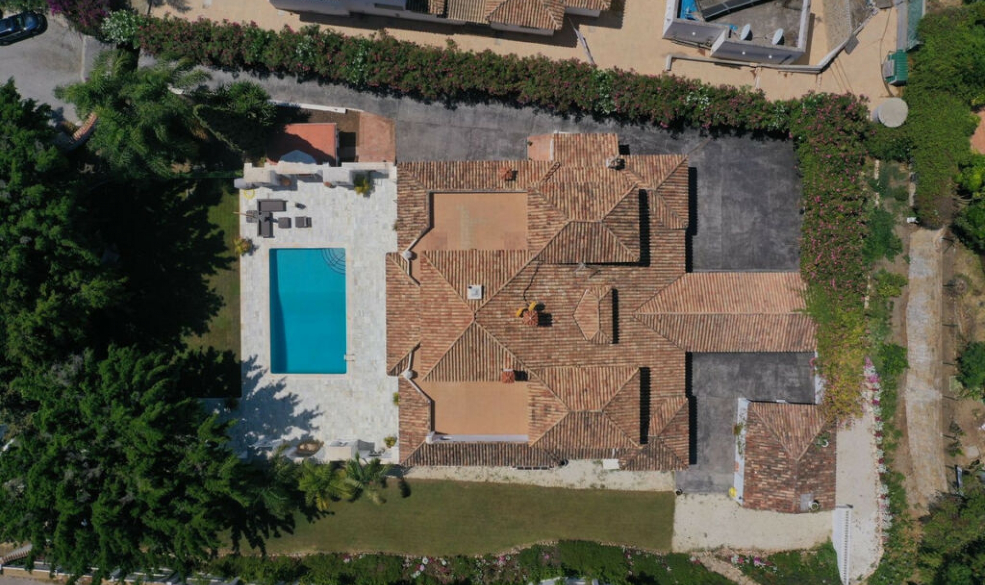 Resale - House -
El Paraiso