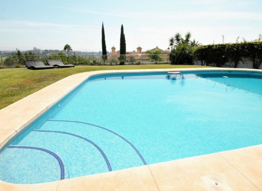 Resale - House -
El Paraiso