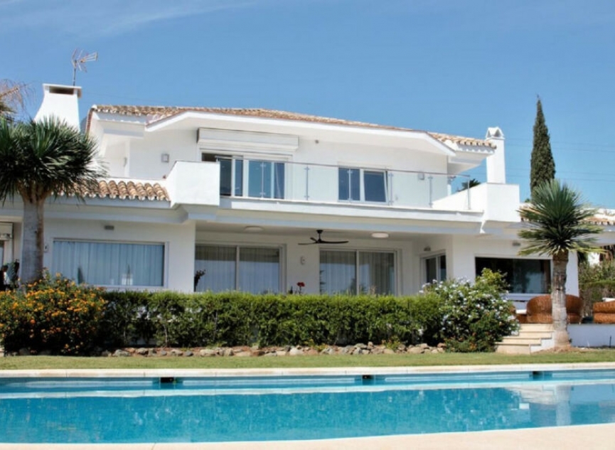 Resale - House -
El Paraiso