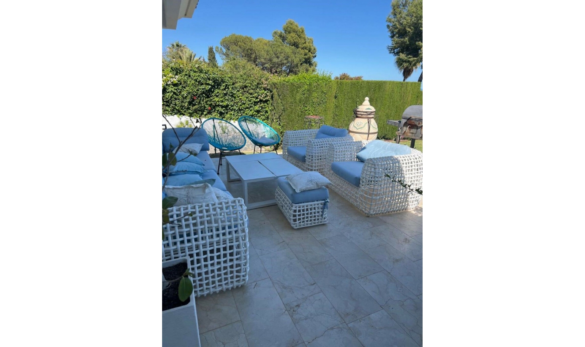 Resale - House -
El Paraiso