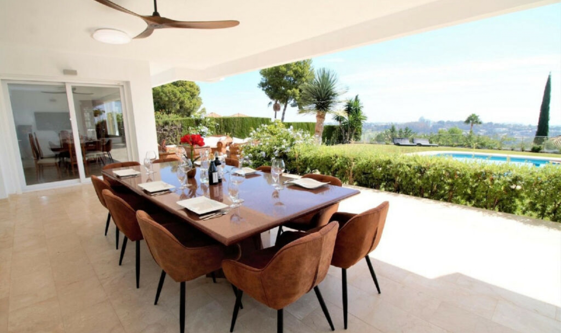 Resale - House -
El Paraiso