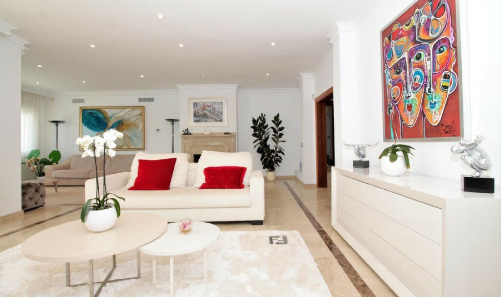 Resale - House -
El Paraiso