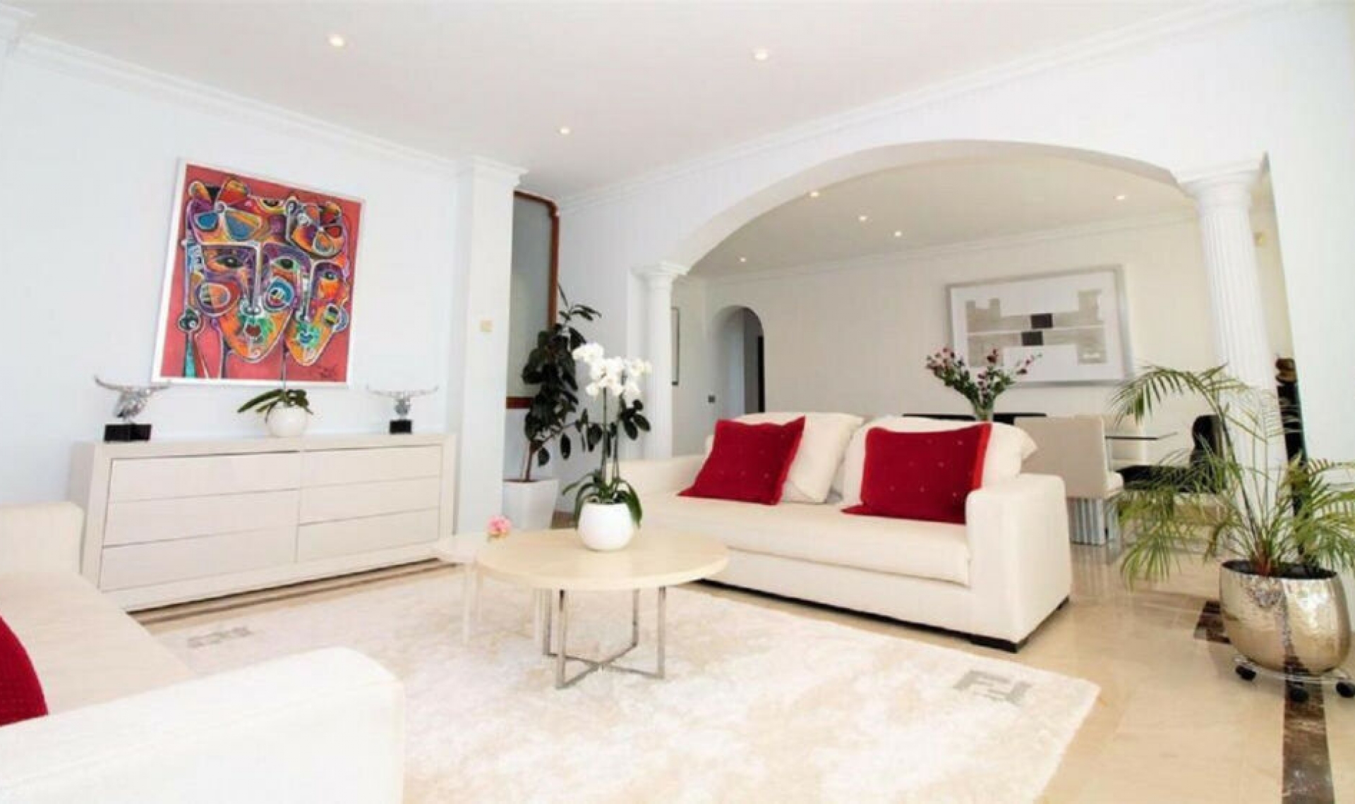 Resale - House -
El Paraiso