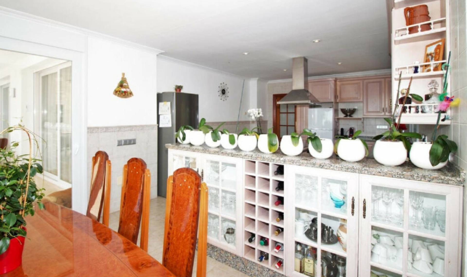 Resale - House -
El Paraiso