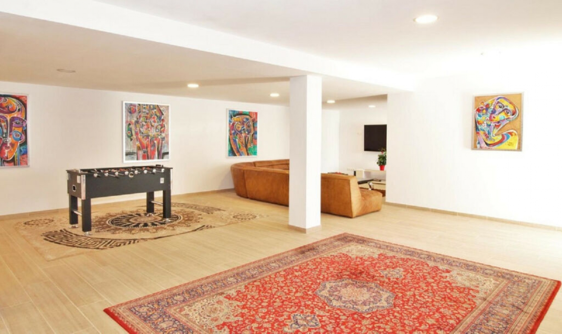 Resale - House -
El Paraiso
