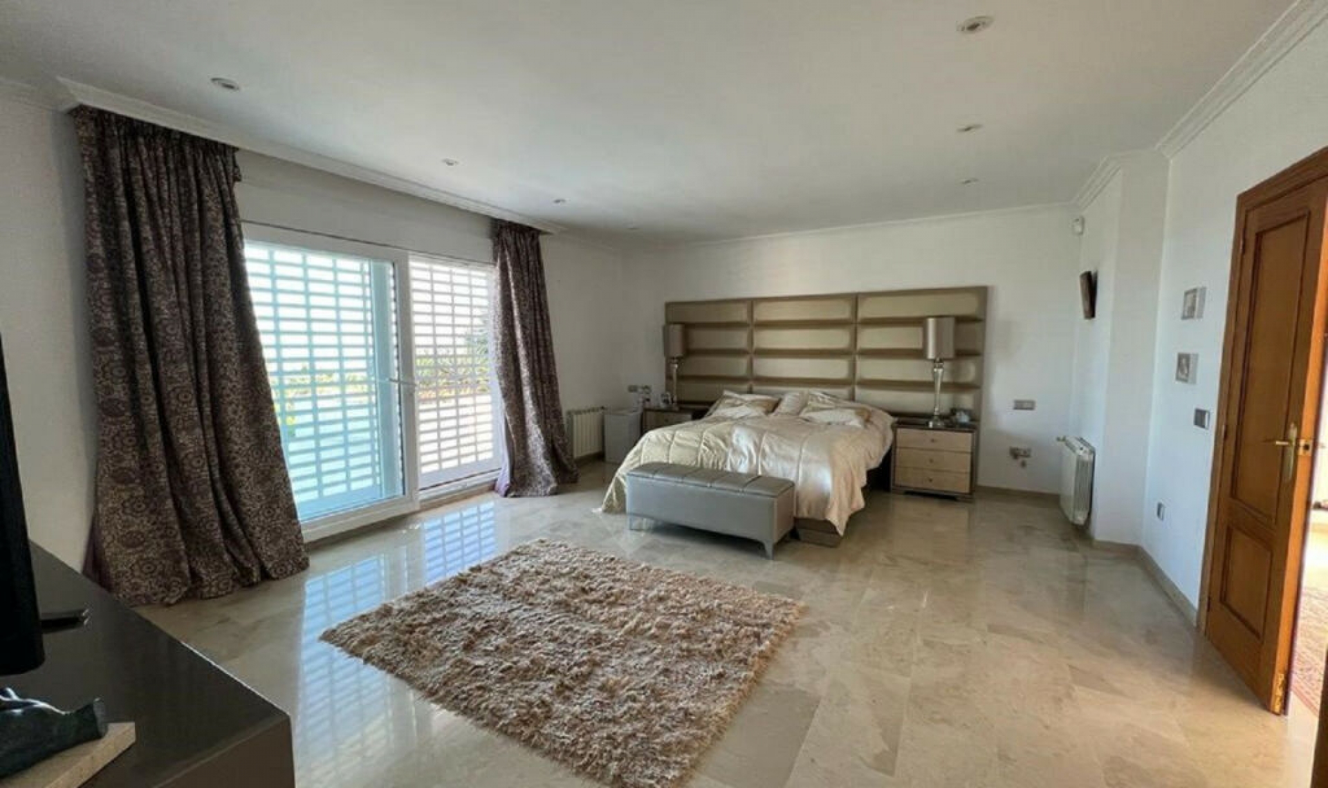 Resale - House -
El Paraiso