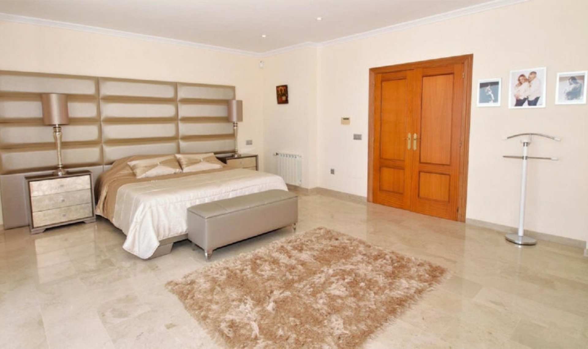 Resale - House -
El Paraiso