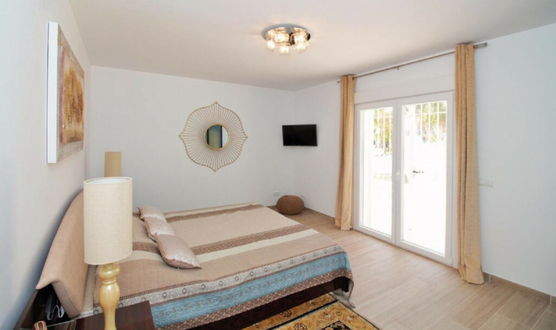 Resale - House -
El Paraiso