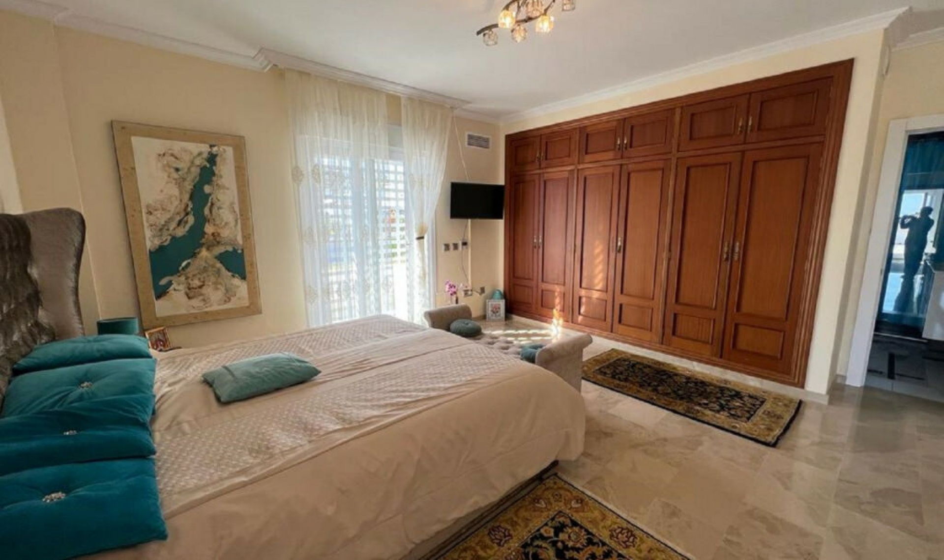 Resale - House -
El Paraiso