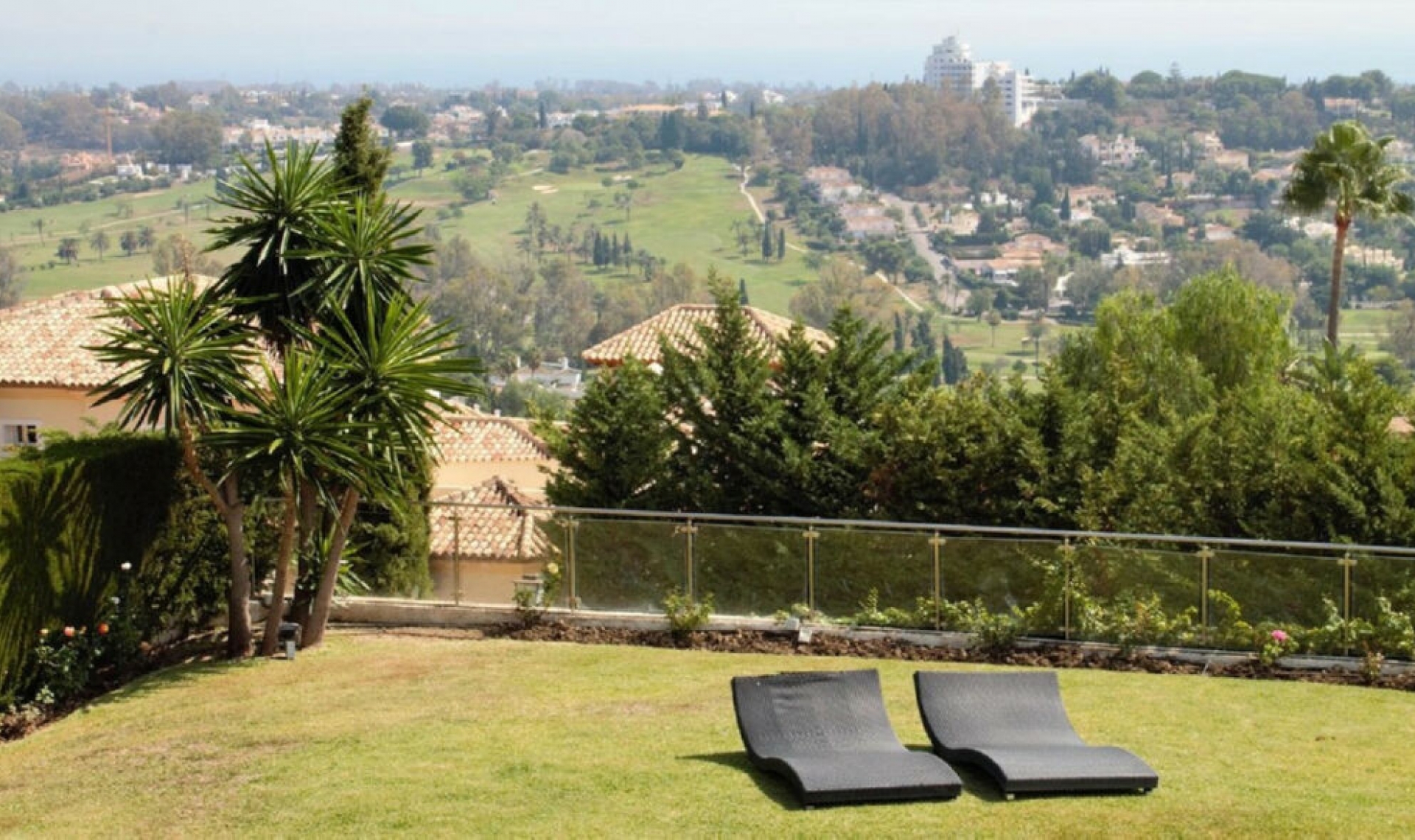 Resale - House -
El Paraiso