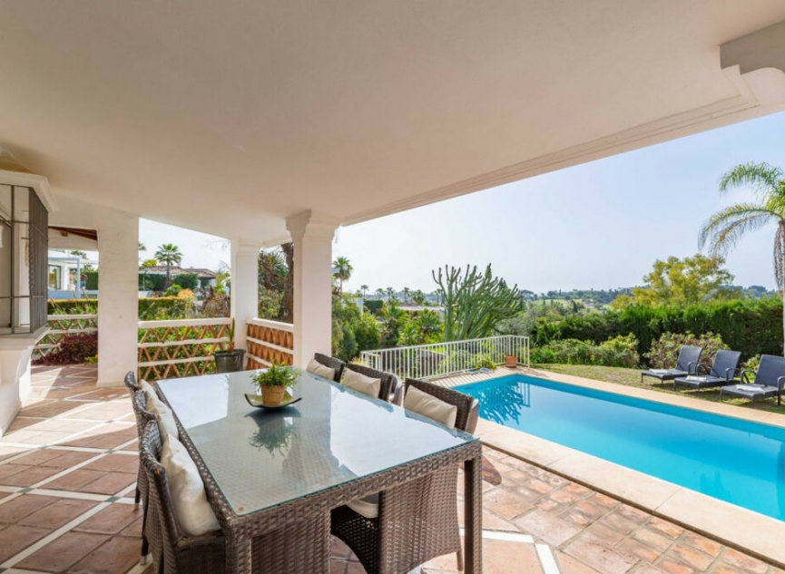 Resale - House -
El Paraiso