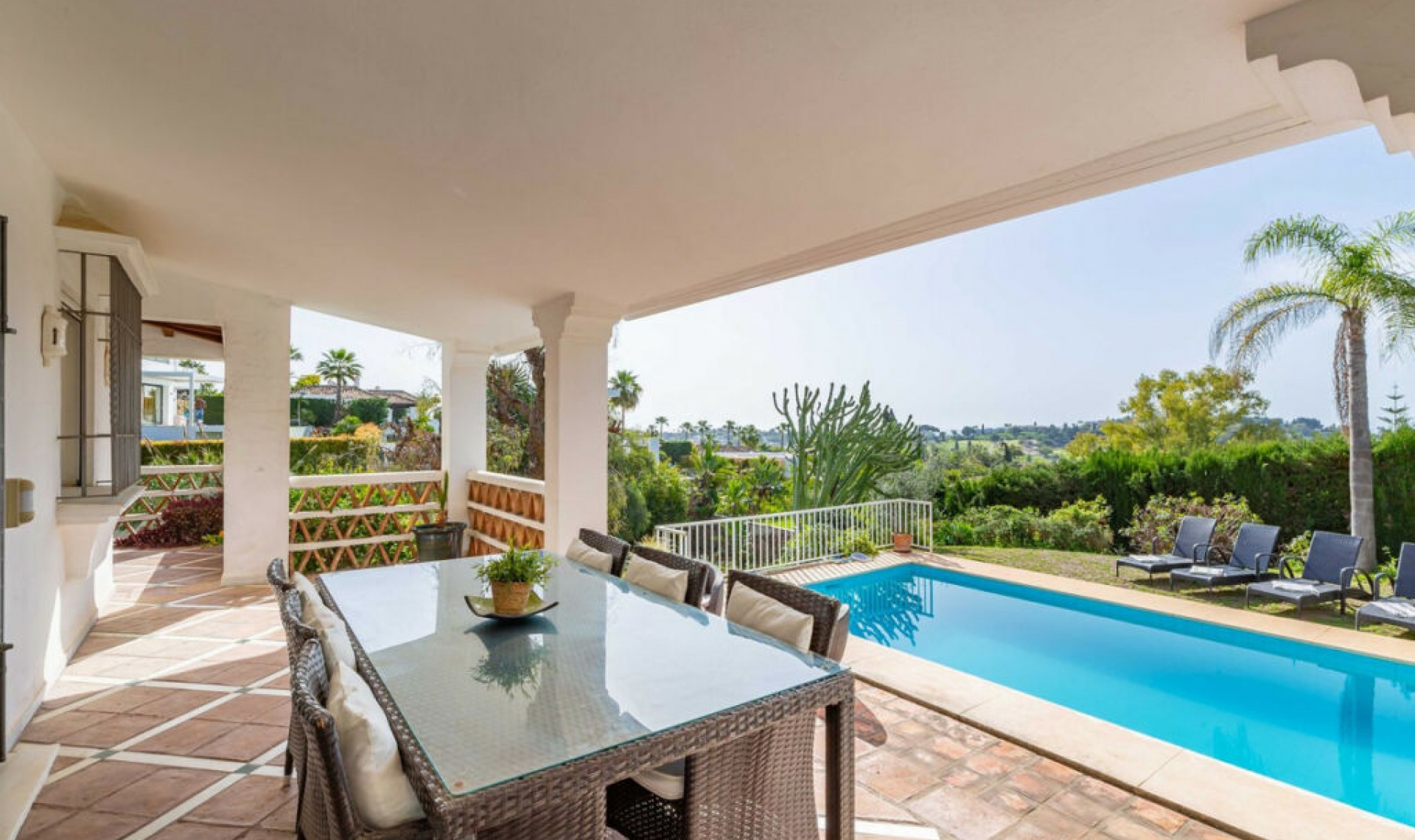 Resale - House -
El Paraiso