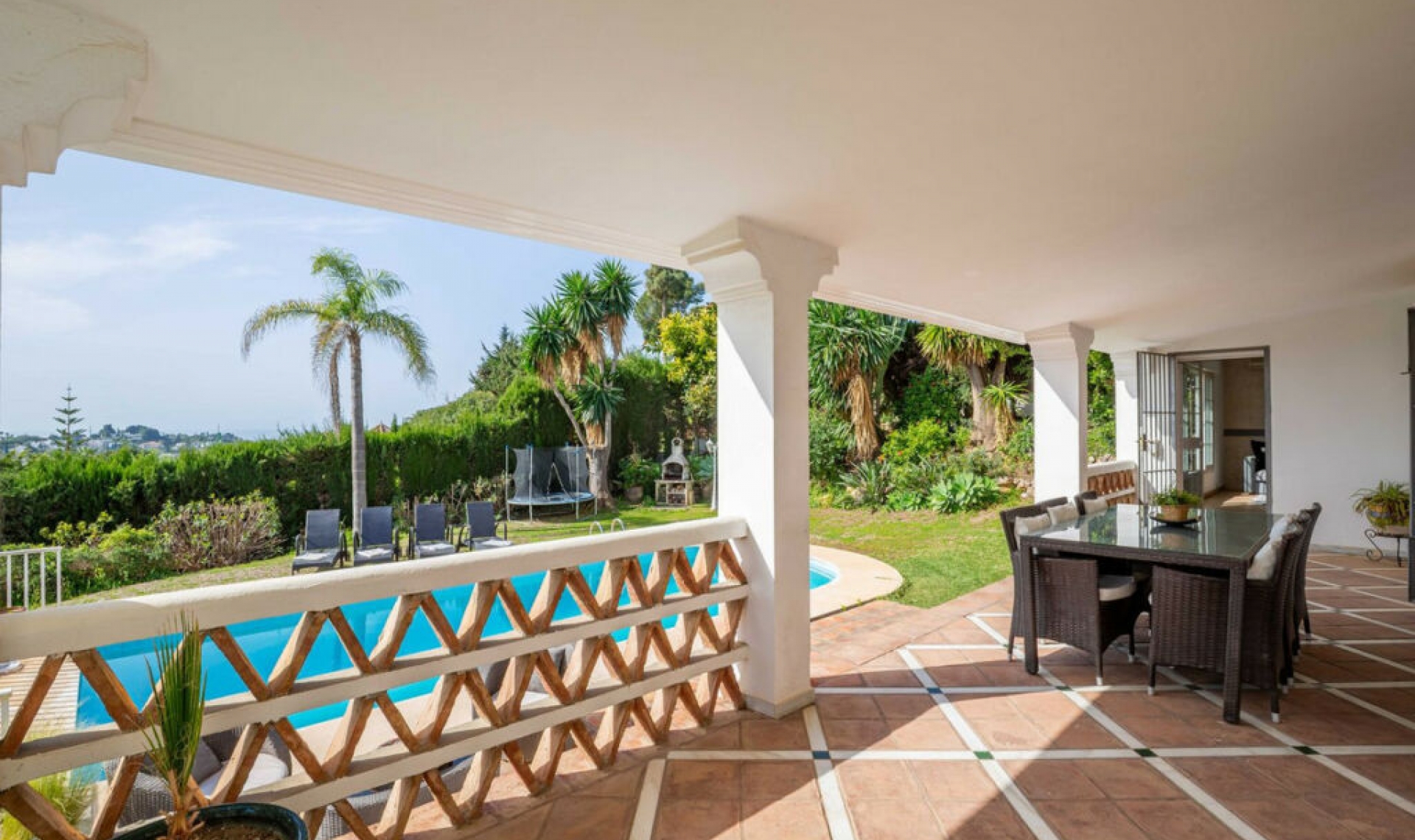 Resale - House -
El Paraiso