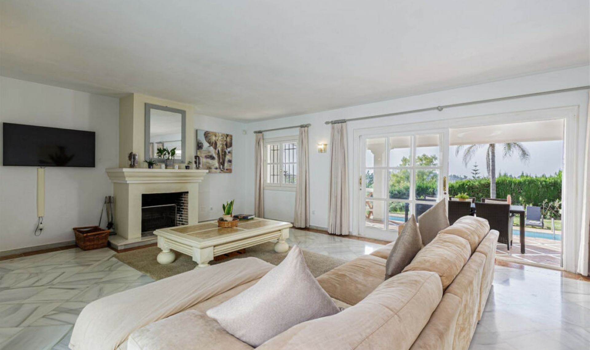 Resale - House -
El Paraiso