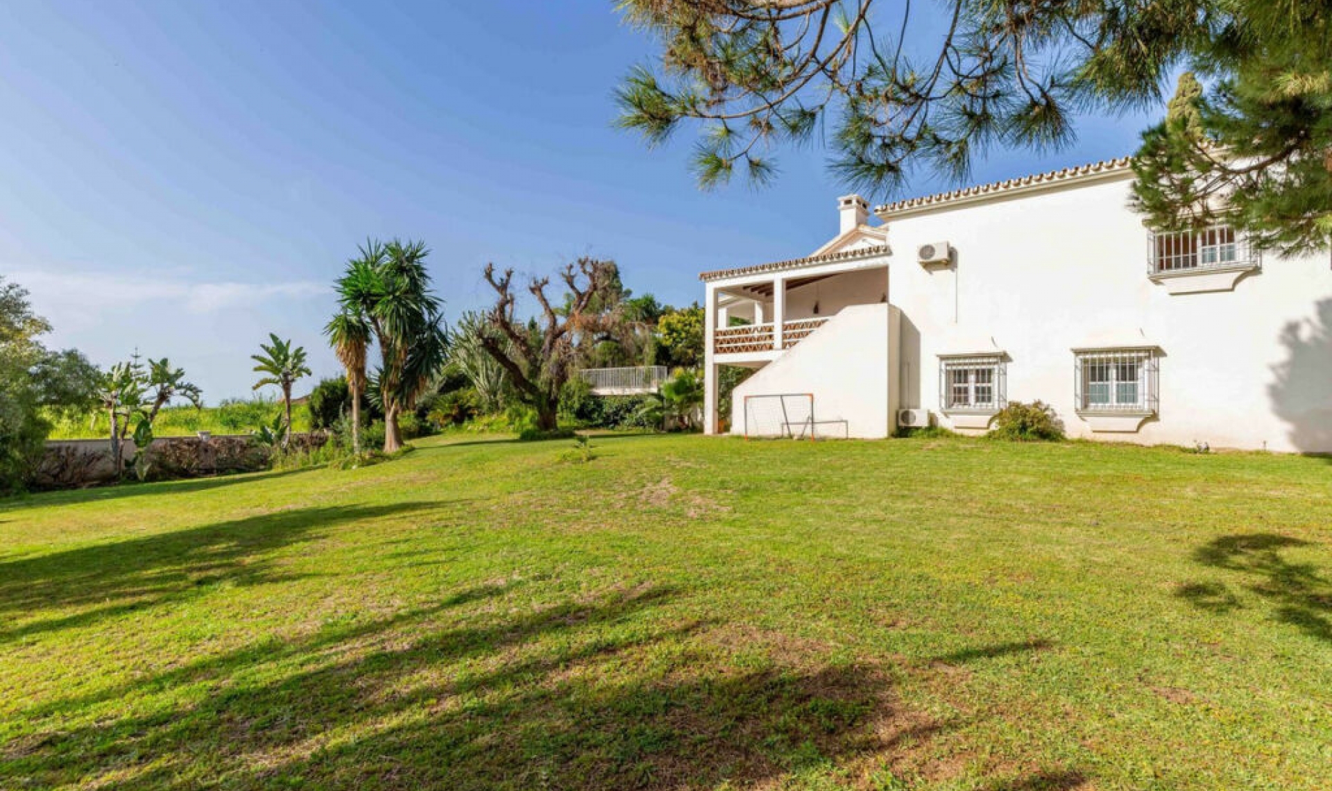 Resale - House -
El Paraiso