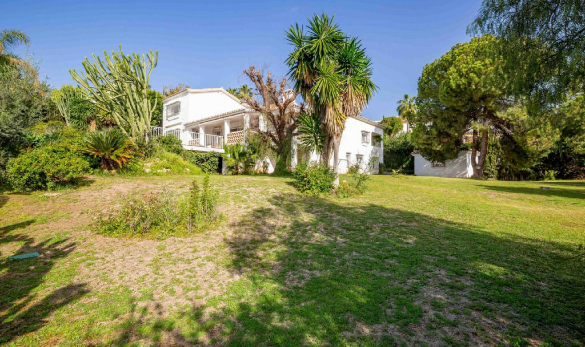 Resale - House -
El Paraiso